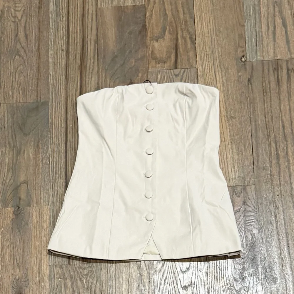 Elegant Strapless Cream Dress - Picture 3 of 6